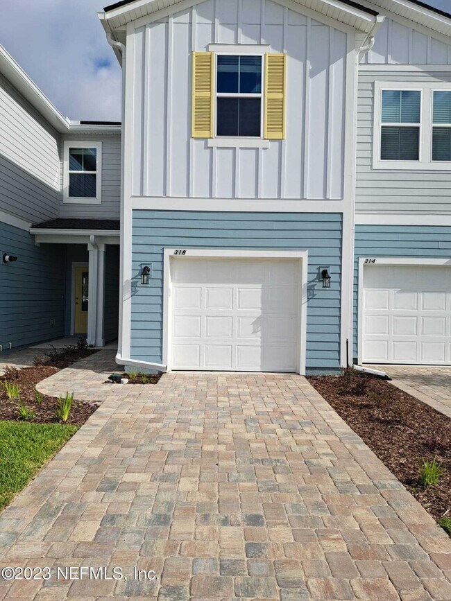 Building Photo - 318 Brandon Lks Dr