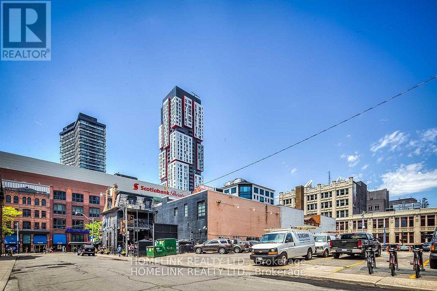 Building Photo - 318 Richmond St W