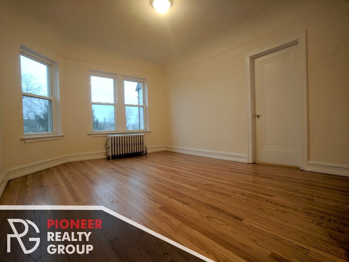 Primary Photo - 2946 N Albany Ave