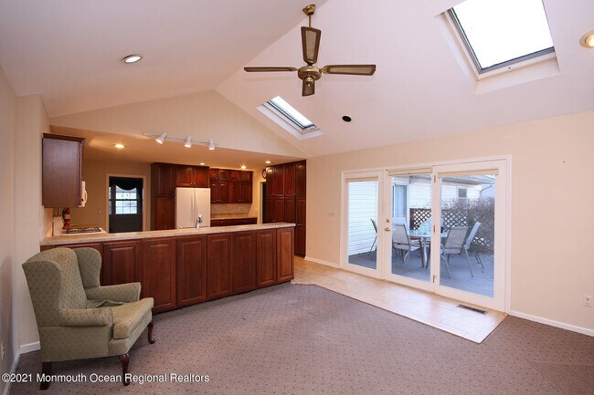 Foto del edificio - 24 Beacon Dr