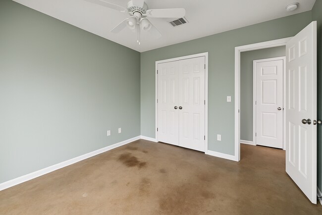 Building Photo - 1506 Southport Blvd