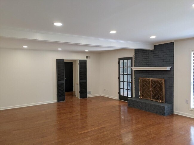 Building Photo - 1410 Poplar Ridge Dr