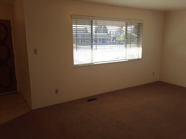 Building Photo - 324 S 500 E St