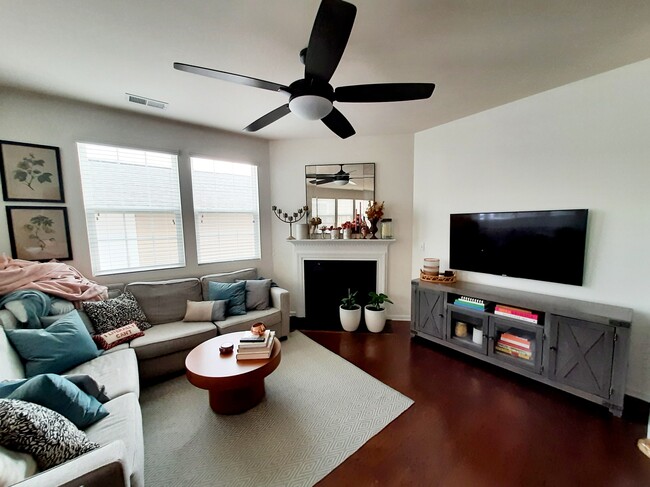 Foto del edificio - 8234 Viewpoint Lane