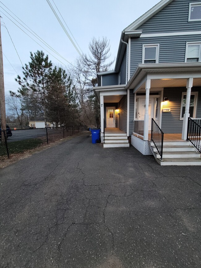 Parking Area - 20 North St