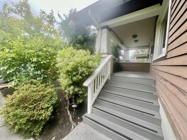 Building Photo - 5104 N Williams Ave