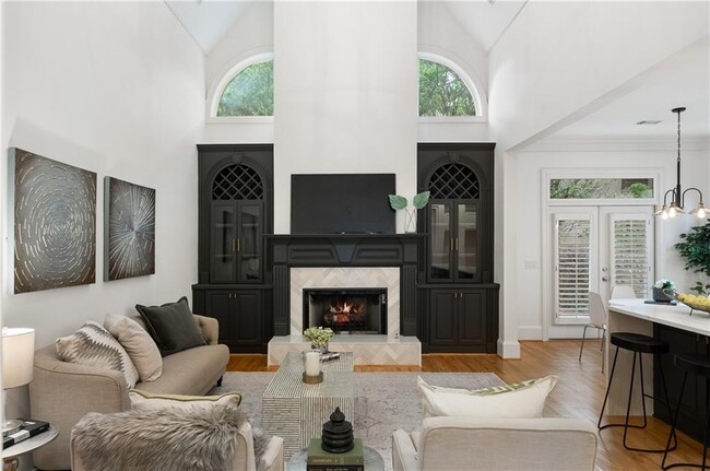 Building Photo - 6337 Cotswold Ln