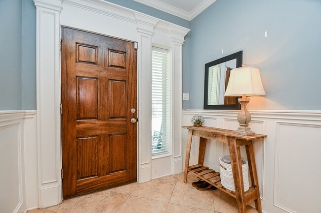 Building Photo - 2109 Bidwell Dr