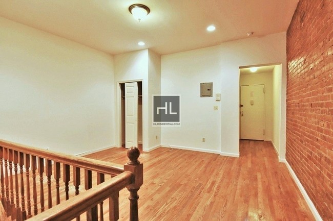 Building Photo - 306 W 76th St