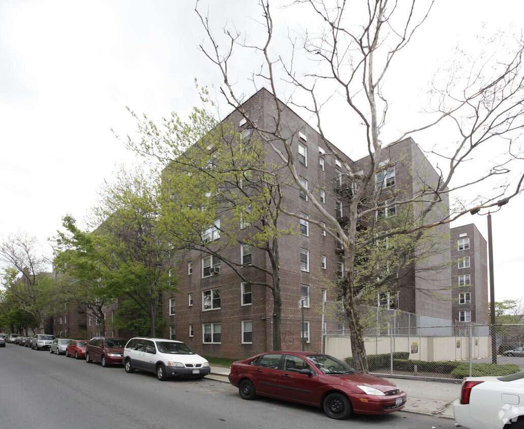 Primary Photo - Alpine Apartments