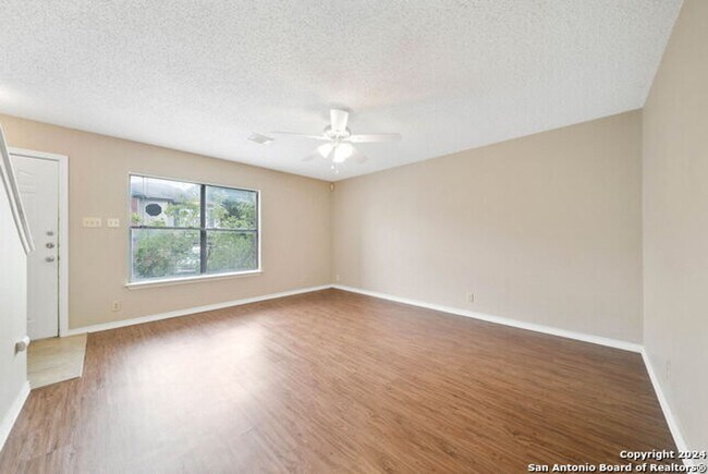Foto del edificio - 3 Bedrooms 2.5 Bathroom located in Kenton ...