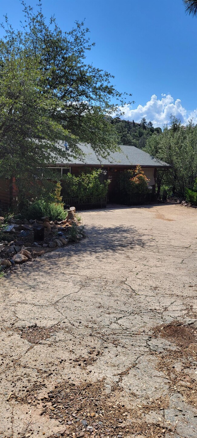 Building Photo - 645 S Rancho Vista Dr