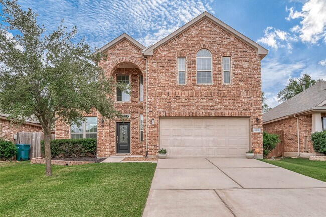 Building Photo - 2261 Oak Cir Dr N