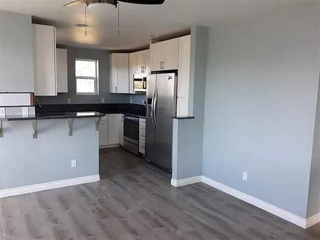 Building Photo - 2BR/2Bath/2Car Garage