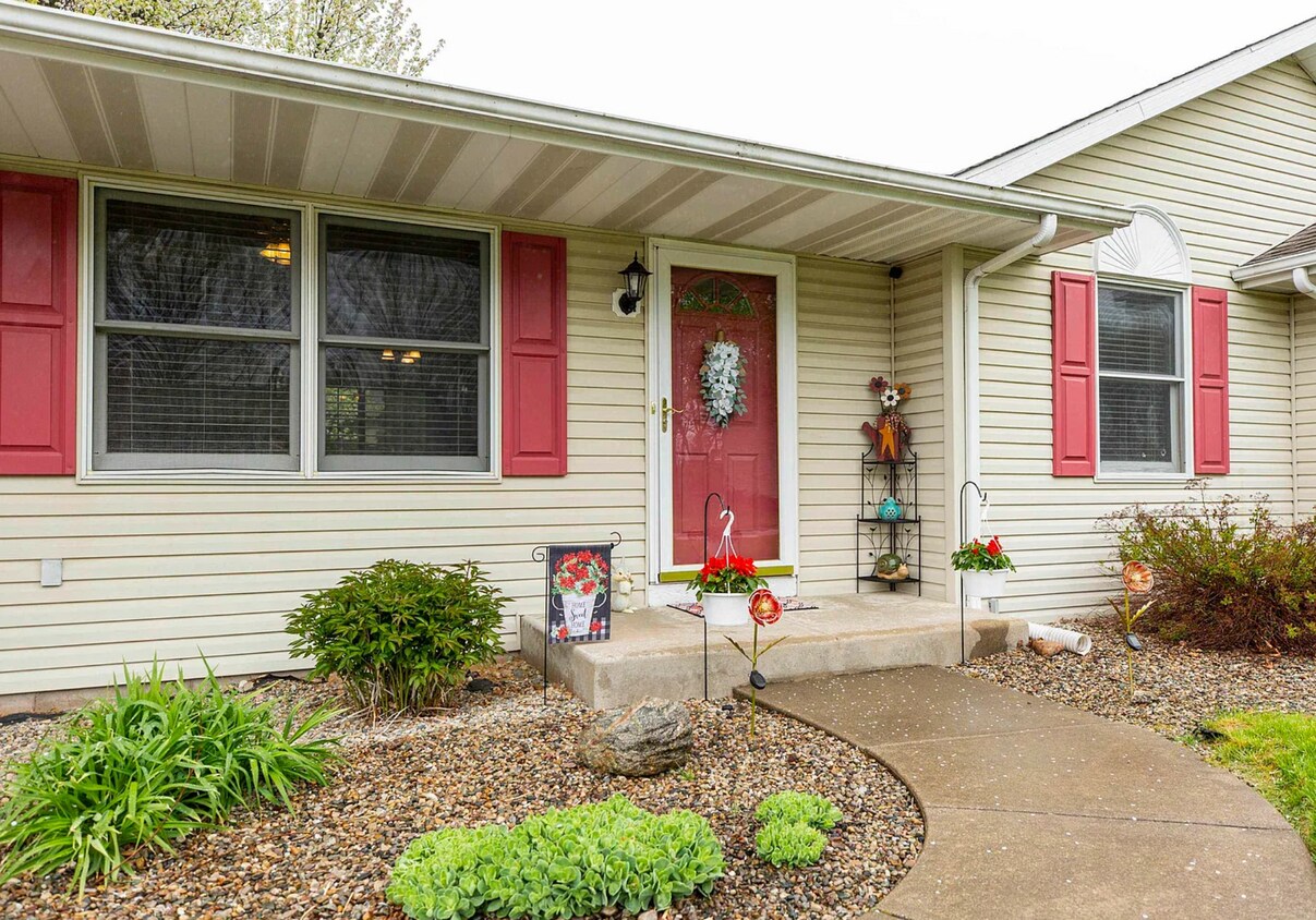 10247 Long Meadow Ln, Granger, IN 46530 House for Rent in Granger, IN