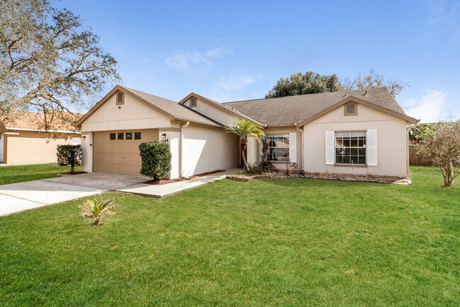Building Photo - 10244 Rainbow Oaks Dr