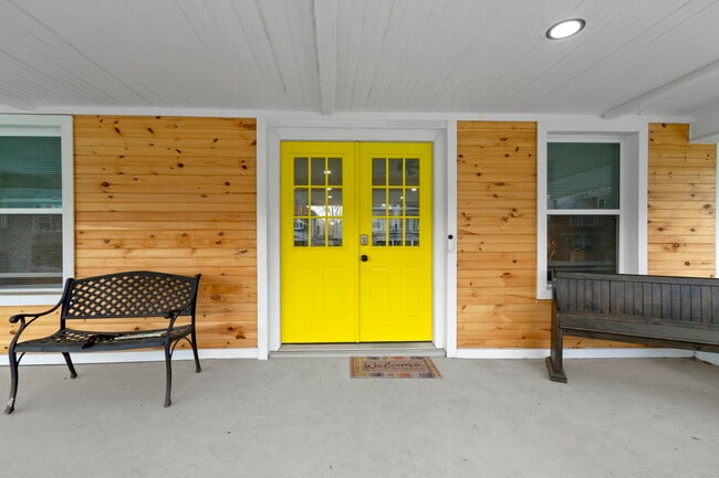 Building Photo - 3250 Ruckle St