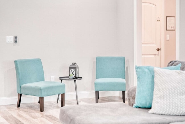 Building Photo - 5 Mawnan Ln