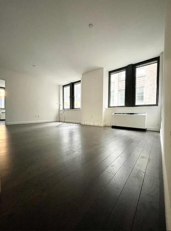 Foto principal - 3 bedroom in Manhattan NY 10004