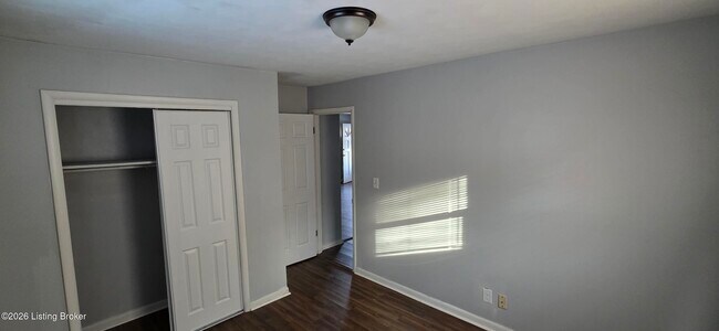 Foto del edificio - 2420 Farnsley Rd