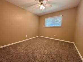 Building Photo - 3815 Maple Dr