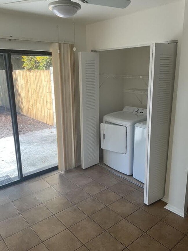 Foto del edificio - Beautiful Newly Renovated 2 Bedroom 2 Bath...