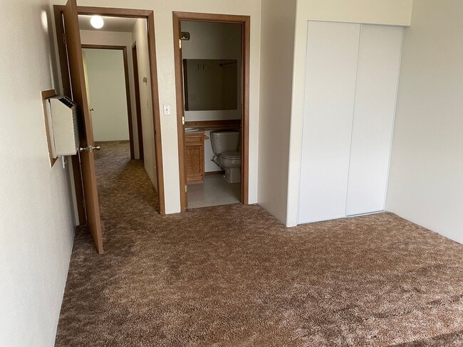 Building Photo - Townhouse Style Duplex for Rent!!