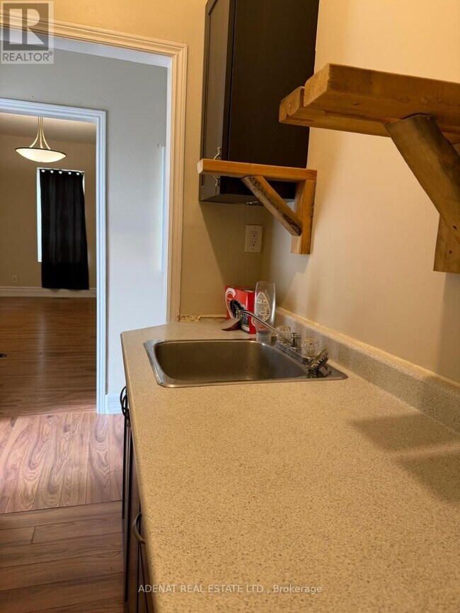 Photo du bâtiment - 19734 Airport Rd