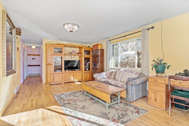 Building Photo - 728 Hubbard Dr