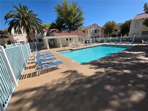 Building Photo - 4865 S Torrey Pines Dr