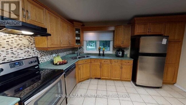 Building Photo - 443 Castlegrove Ct