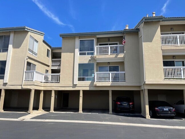 Building Photo - Spectacular Views To Ocean And Del Mar Rac...