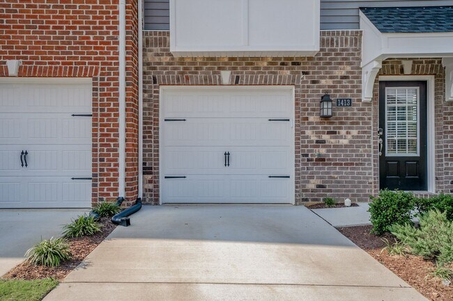 Building Photo - 1413 Kerr Dr