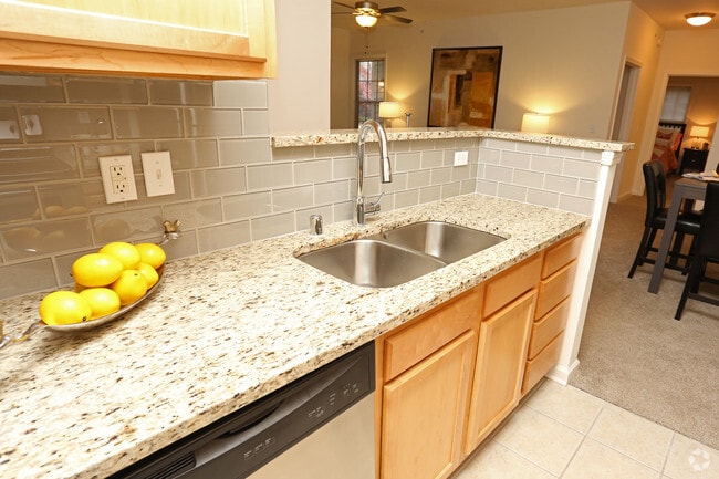 2HAB, 2BA - 1,069 ft² - Cocina - Brighton 3050
