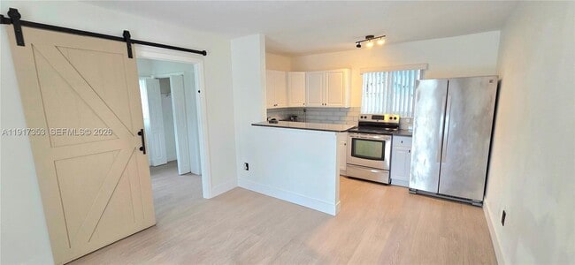 Foto del edificio - 1540 NE 118th St