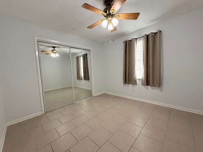 Foto del edificio - 3642 Rosewood St