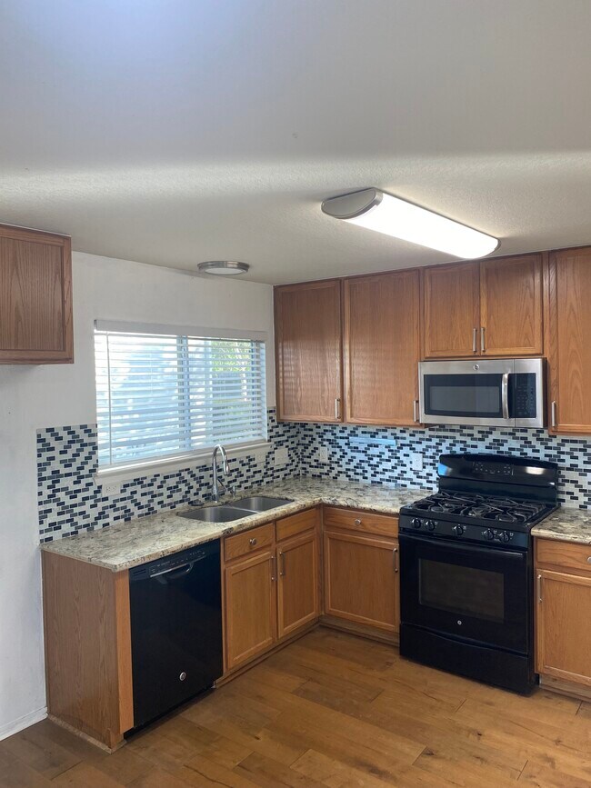 Kitchen - 6249 Lone Prairie Way