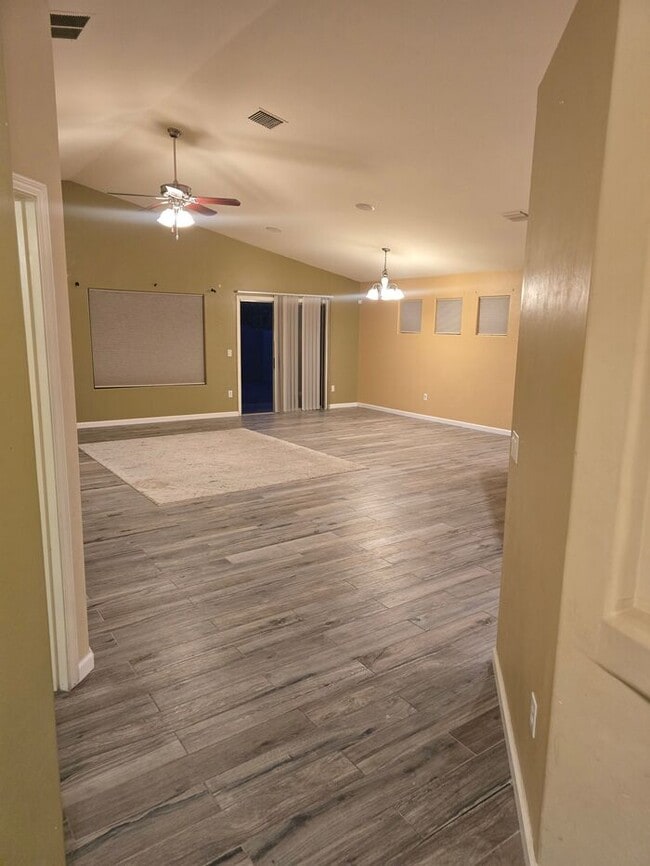 Foto del edificio - Beautiful 3 bedroom, 2 bath Home available