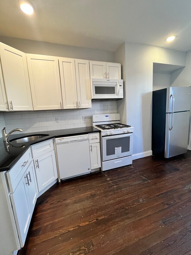 Primary Photo - 348 Armstrong Ave