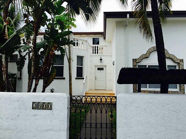 Foto del edificio - 2800 Pine Tree Dr