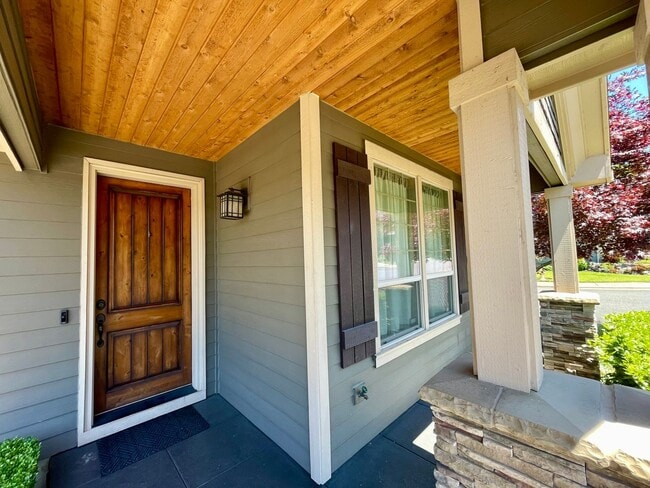 Building Photo - Charming Beaverton 4 Bed 2.5 Bath House - ...