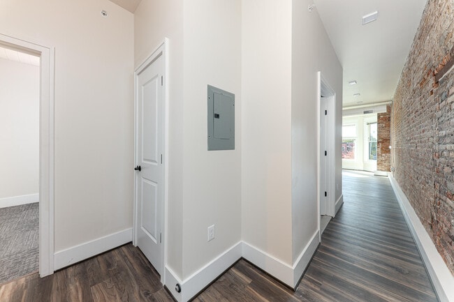 Foto del edificio - 400 N River St