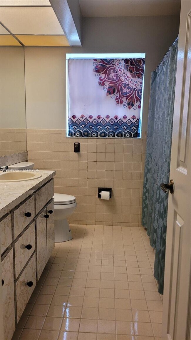 Building Photo - 114 Sevilla Ave