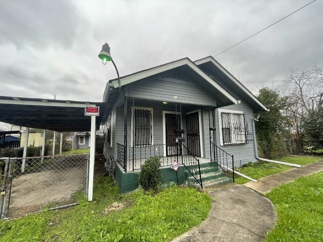 Building Photo - Cozy and Quaint 3 bedroom/1.5 bathroom home