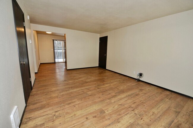 Foto del edificio - New Remodel 2 bed 1 bath with washer & dryer