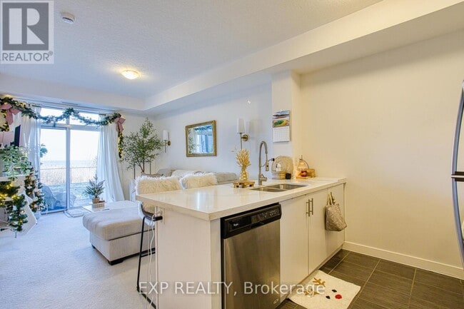 Building Photo - 35 Southshore Cres