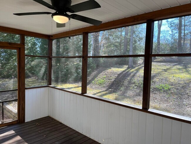 Building Photo - 250 Windwood Drive-3 bedroom/2 bathroom-BE...