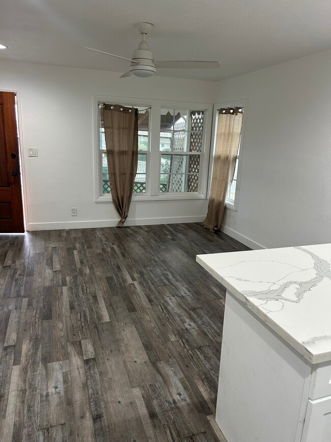 Foto del edificio - 4600 W 170th St