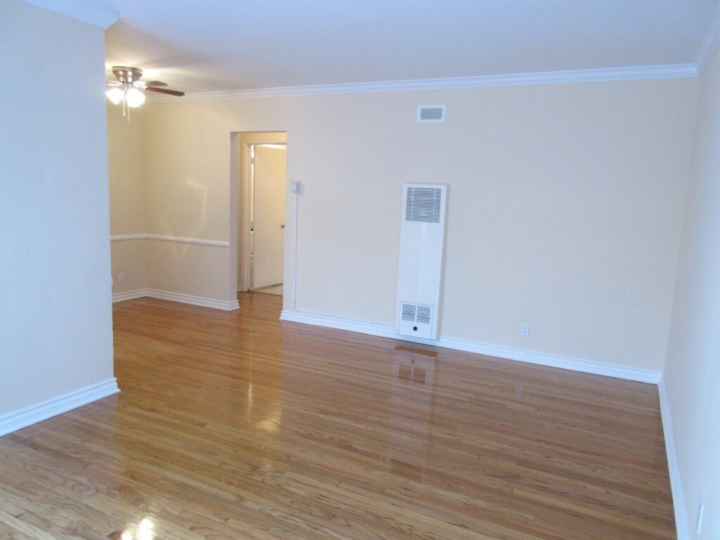 Primary Photo - 4948 Rosewood Ave
