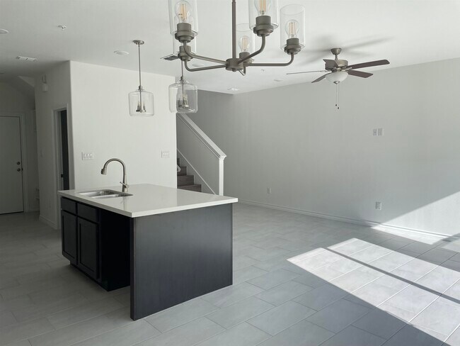 Building Photo - 9918 Bijan Dr